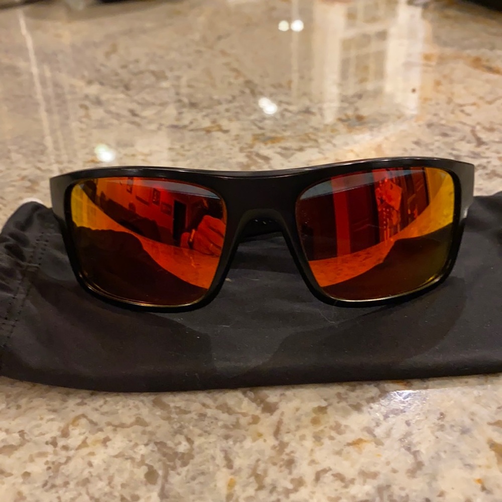 Oakleys men’s sunglasses